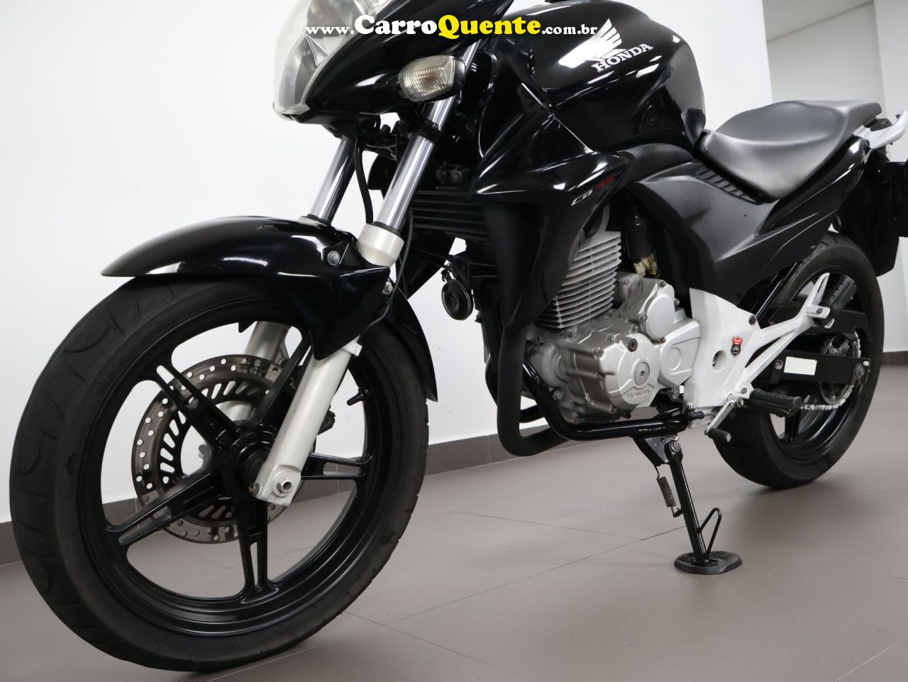 HONDA CB 300R 2013 - Loja