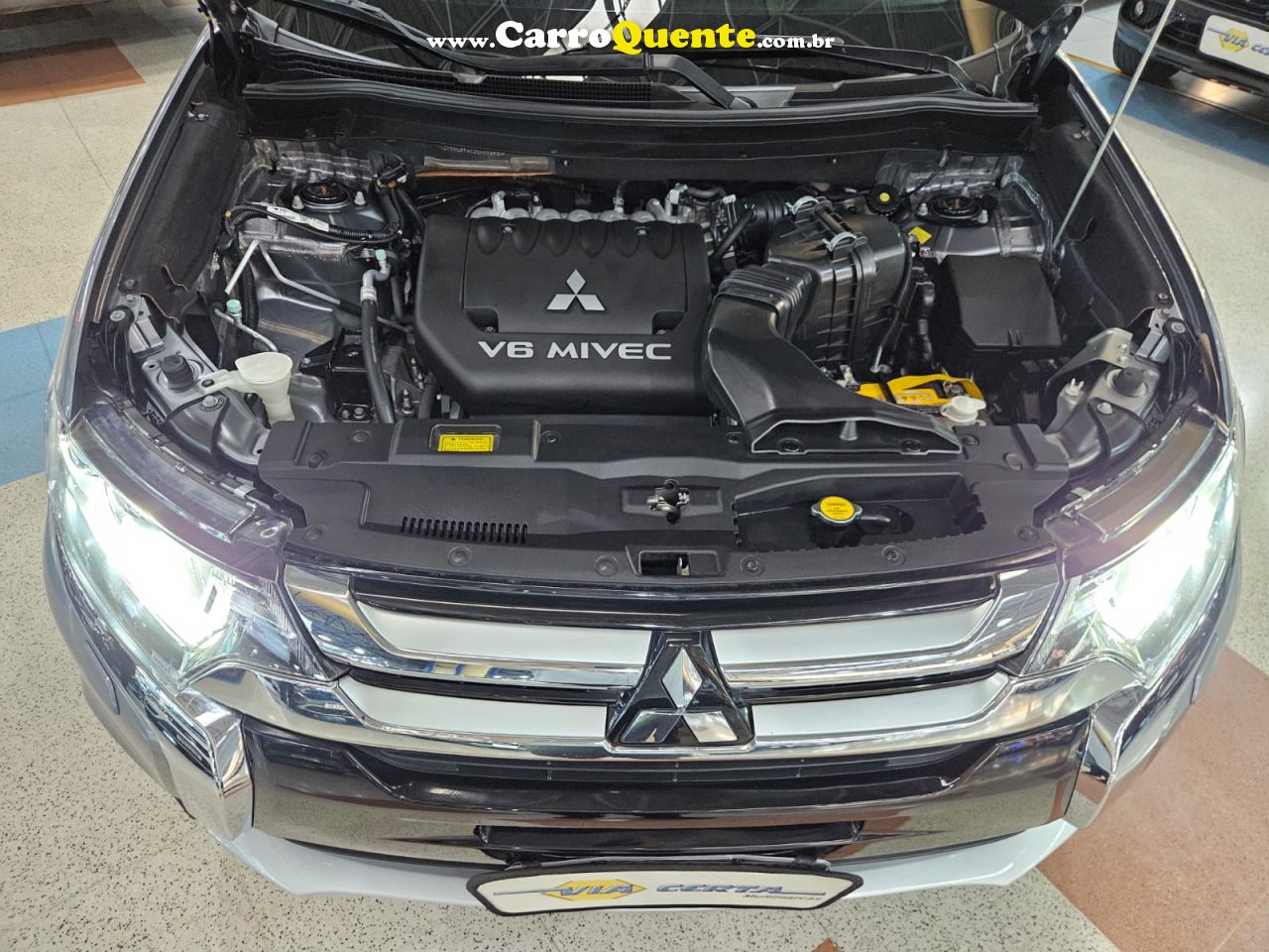 MITSUBISHI OUTLANDER 3.0 GT 4X4 V6 * C/ TETO SOLAR + 7 LUGARES * 2018 - Loja