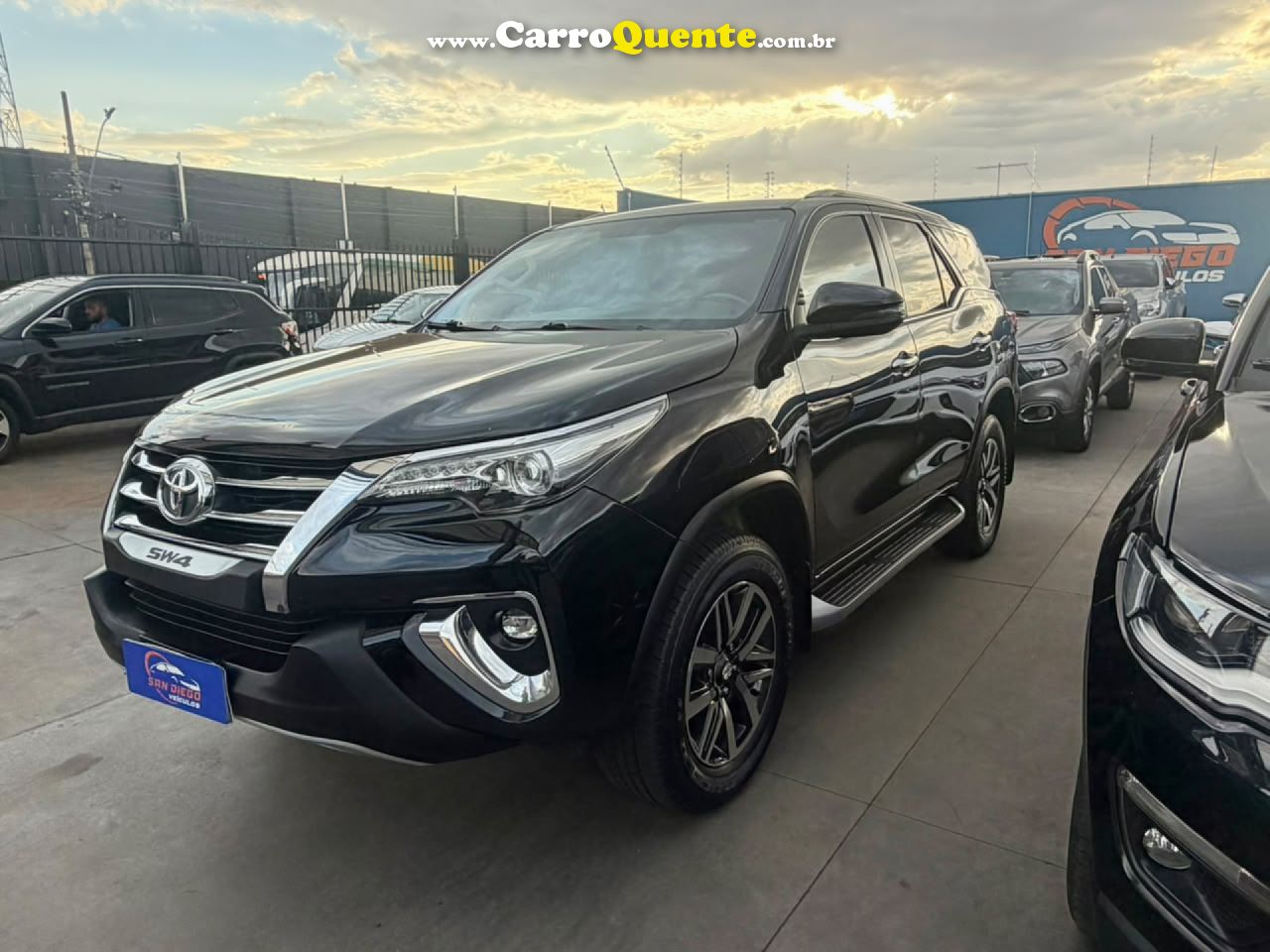 TOYOTA   HILUX SW4 SRX 4X4 2.8 TDI 16V DIES. AUT.   PRETO 2020 2.8 DIESEL - Loja