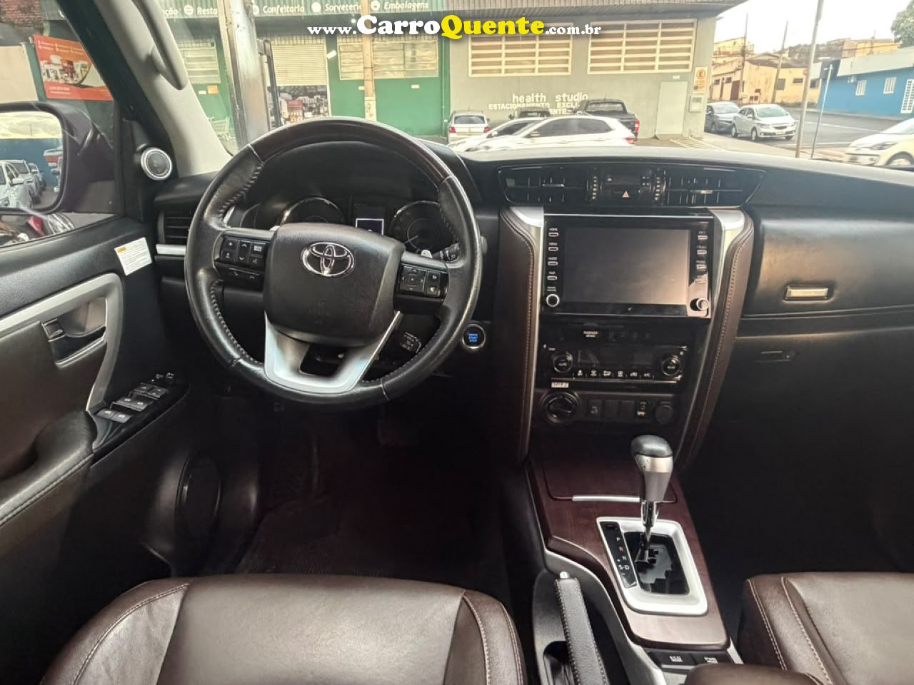 TOYOTA   HILUX SW4 SRX 4X4 2.8 TDI 16V DIES. AUT.   PRETO 2020 2.8 DIESEL - Loja