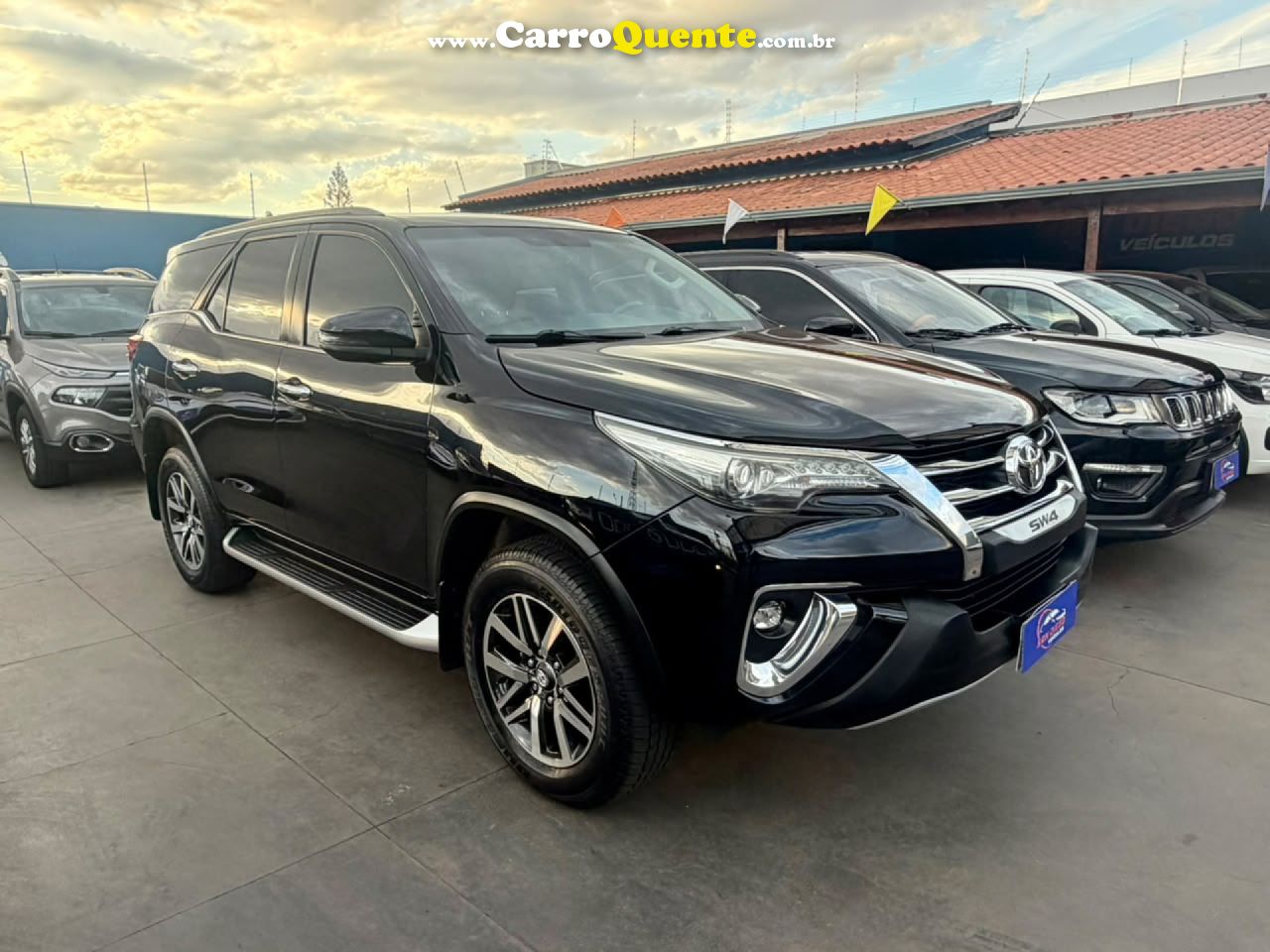 TOYOTA   HILUX SW4 SRX 4X4 2.8 TDI 16V DIES. AUT.   PRETO 2020 2.8 DIESEL - Loja