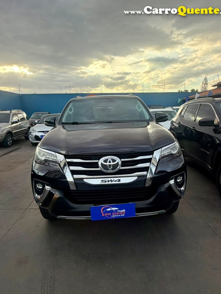 TOYOTA   HILUX SW4 SRX 4X4 2.8 TDI 16V DIES. AUT.   PRETO 2020 2.8 DIESEL - Loja