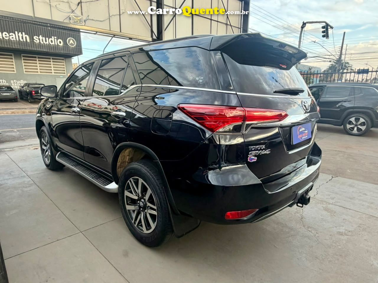 TOYOTA   HILUX SW4 SRX 4X4 2.8 TDI 16V DIES. AUT.   PRETO 2020 2.8 DIESEL - Loja