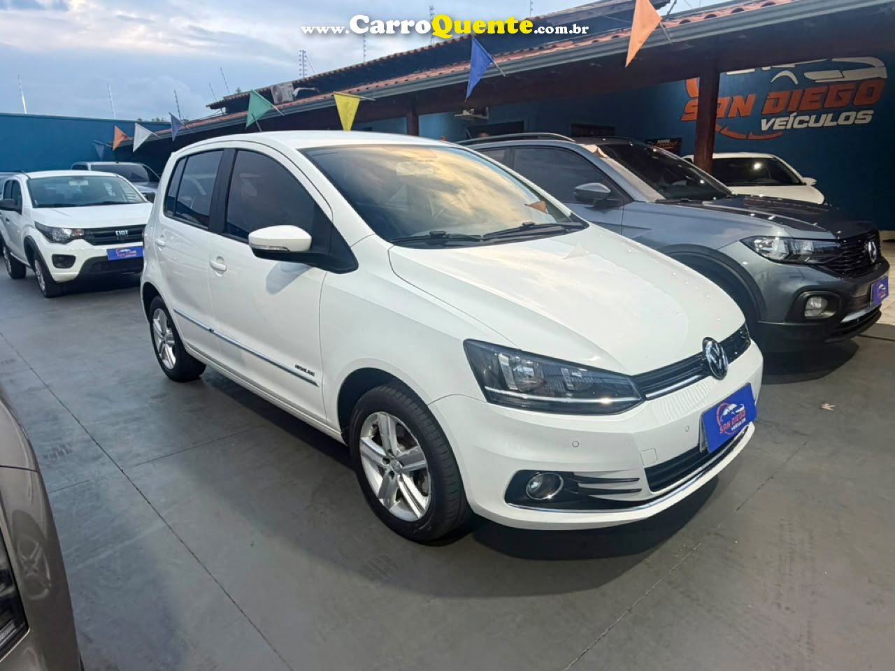 VOLKSWAGEN   FOX HIGHLINE1.6 FLEX 16V 5P   BRANCO 2016 1.6 FLEX - Loja