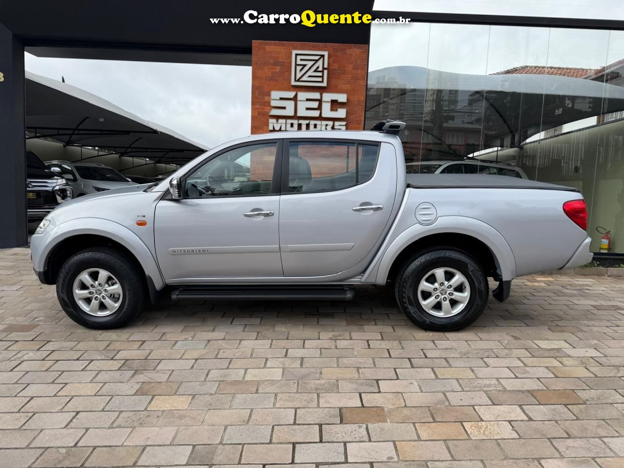 MITSUBISHI   L200 TRITON HPE 3.2 CD TB INT.DIESEL AUT   PRATA 2013 3.2 GASOLINA - Loja