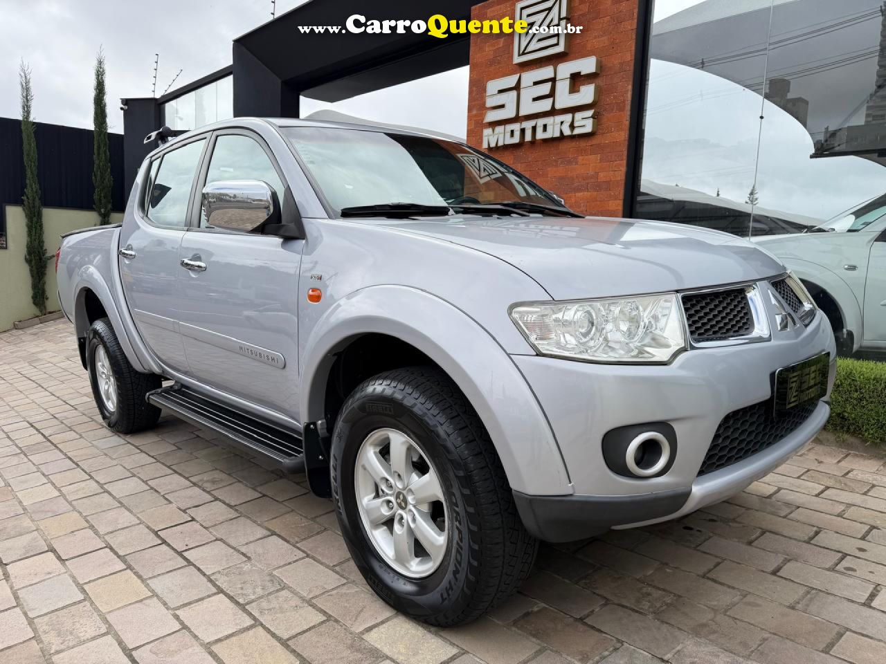 MITSUBISHI   L200 TRITON HPE 3.2 CD TB INT.DIESEL AUT   PRATA 2013 3.2 GASOLINA - Loja