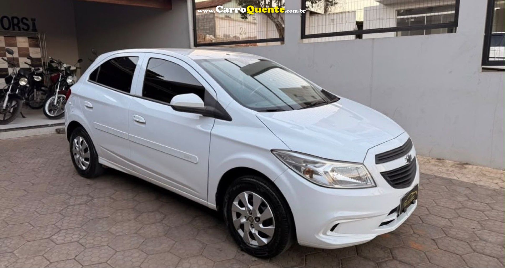 CHEVROLET   ONIX HATCH LS 1.0 8V FLEXPOWER 5P MEC.   BRANCO 2015 1.0 FLEX - Loja
