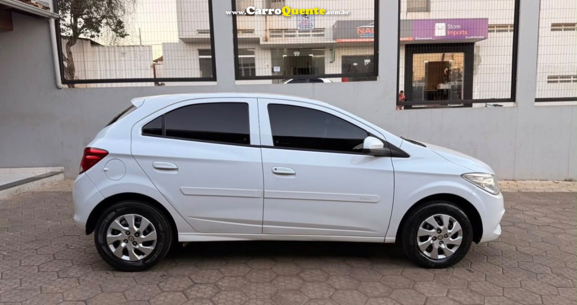 CHEVROLET   ONIX HATCH LS 1.0 8V FLEXPOWER 5P MEC.   BRANCO 2015 1.0 FLEX - Loja