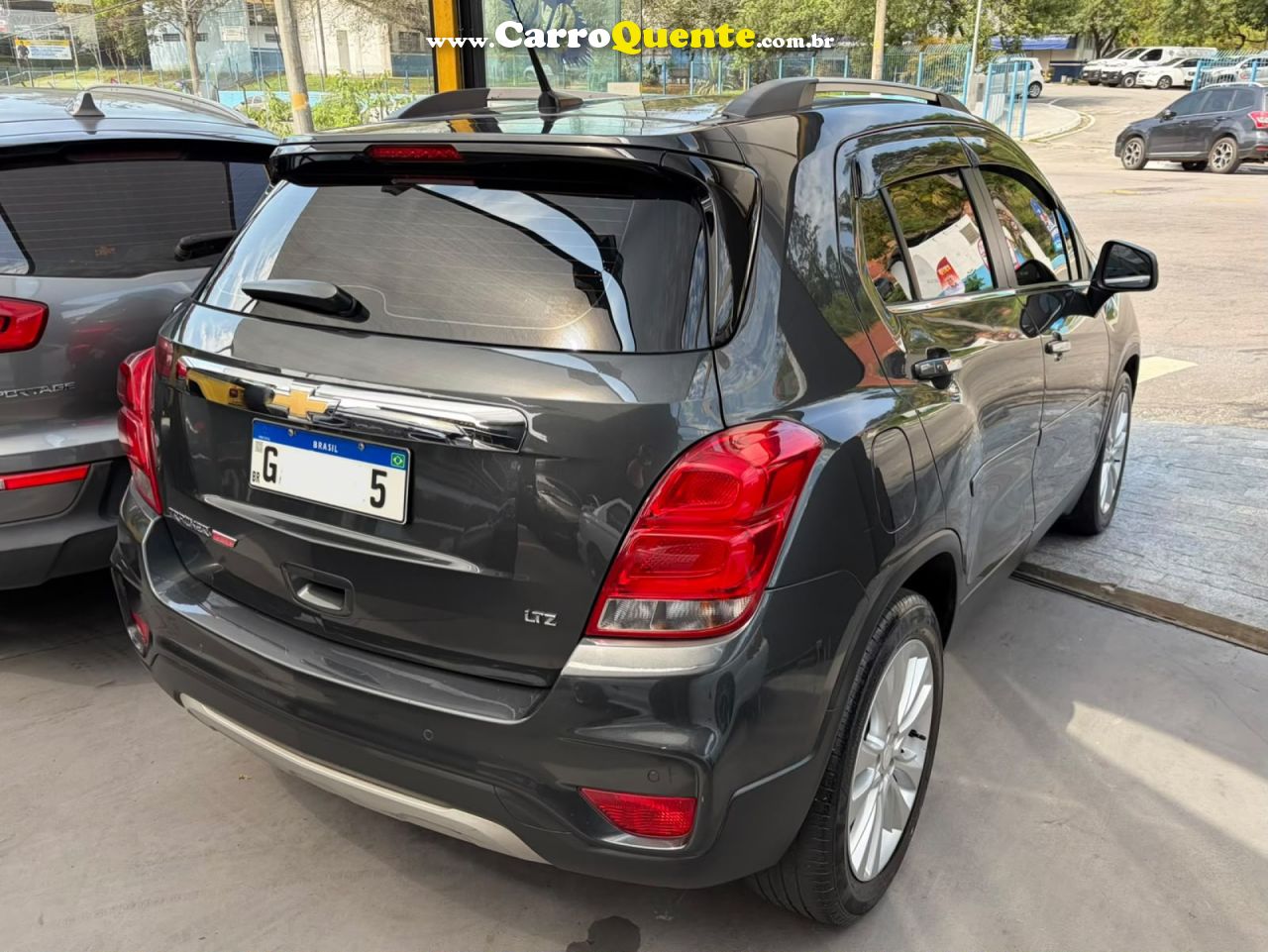 CHEVROLET   TRACKER LTZ 1.4 TURBO 16V FLEX 4X2 AUT.   CINZA 2017 1.4 FLEX - Loja