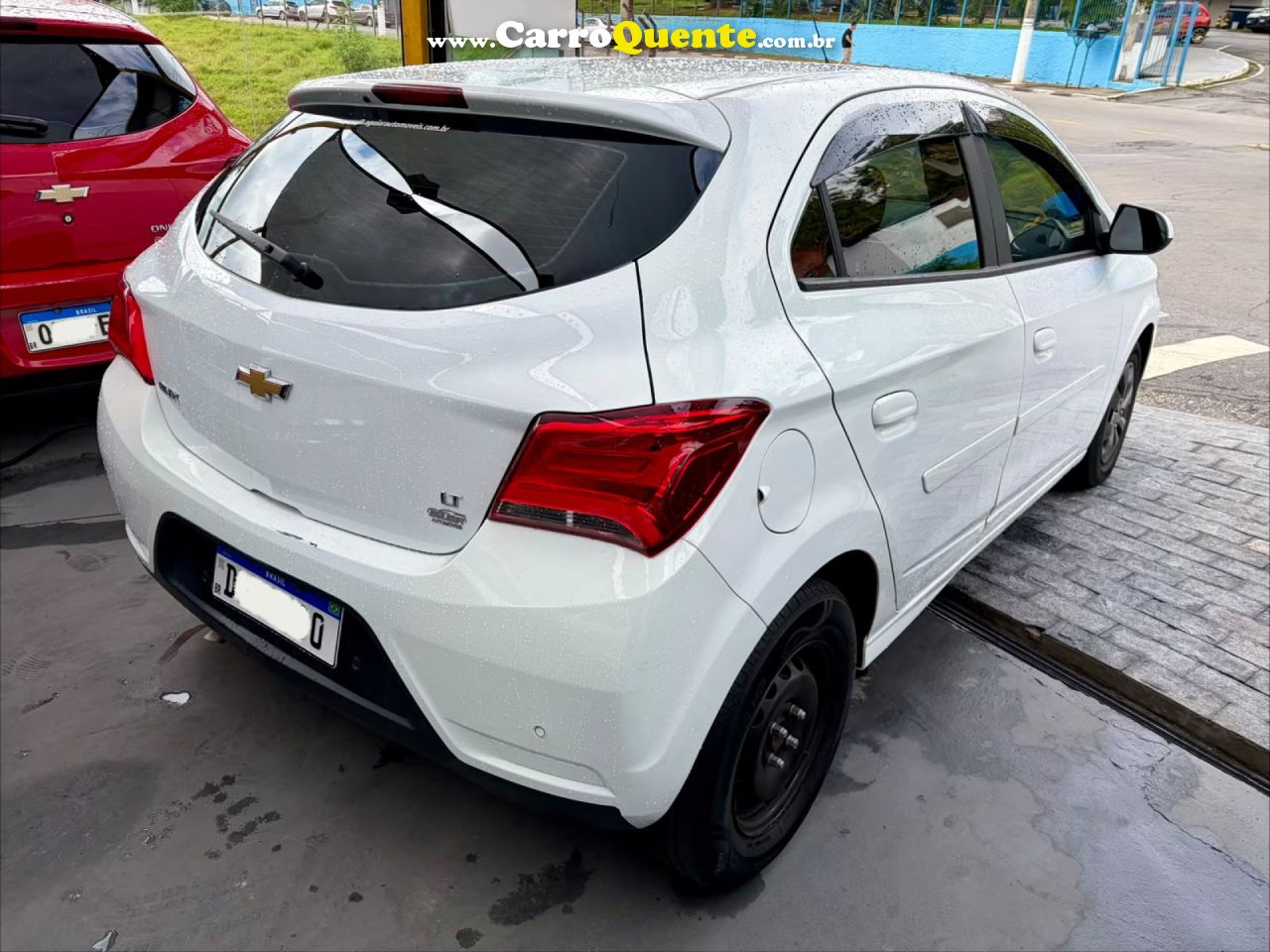CHEVROLET   ONIX HATCH LT 1.0 8V FLEXPOWER 5P MEC.   BRANCO 2019 1.0 FLEX - Loja