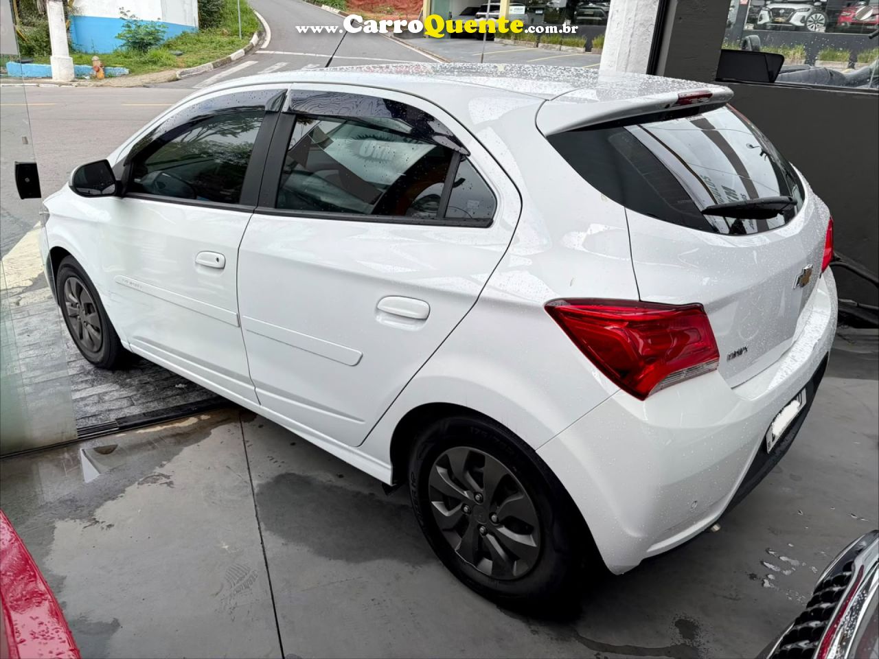 CHEVROLET   ONIX HATCH LT 1.0 8V FLEXPOWER 5P MEC.   BRANCO 2019 1.0 FLEX - Loja