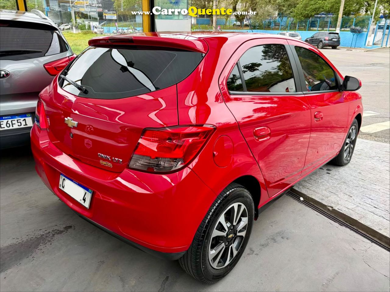 CHEVROLET   ONIX HATCH LTZ 1.4 8V FLEXPOWER 5P MEC.   VERMELHO 2015 1.4 FLEX - Loja