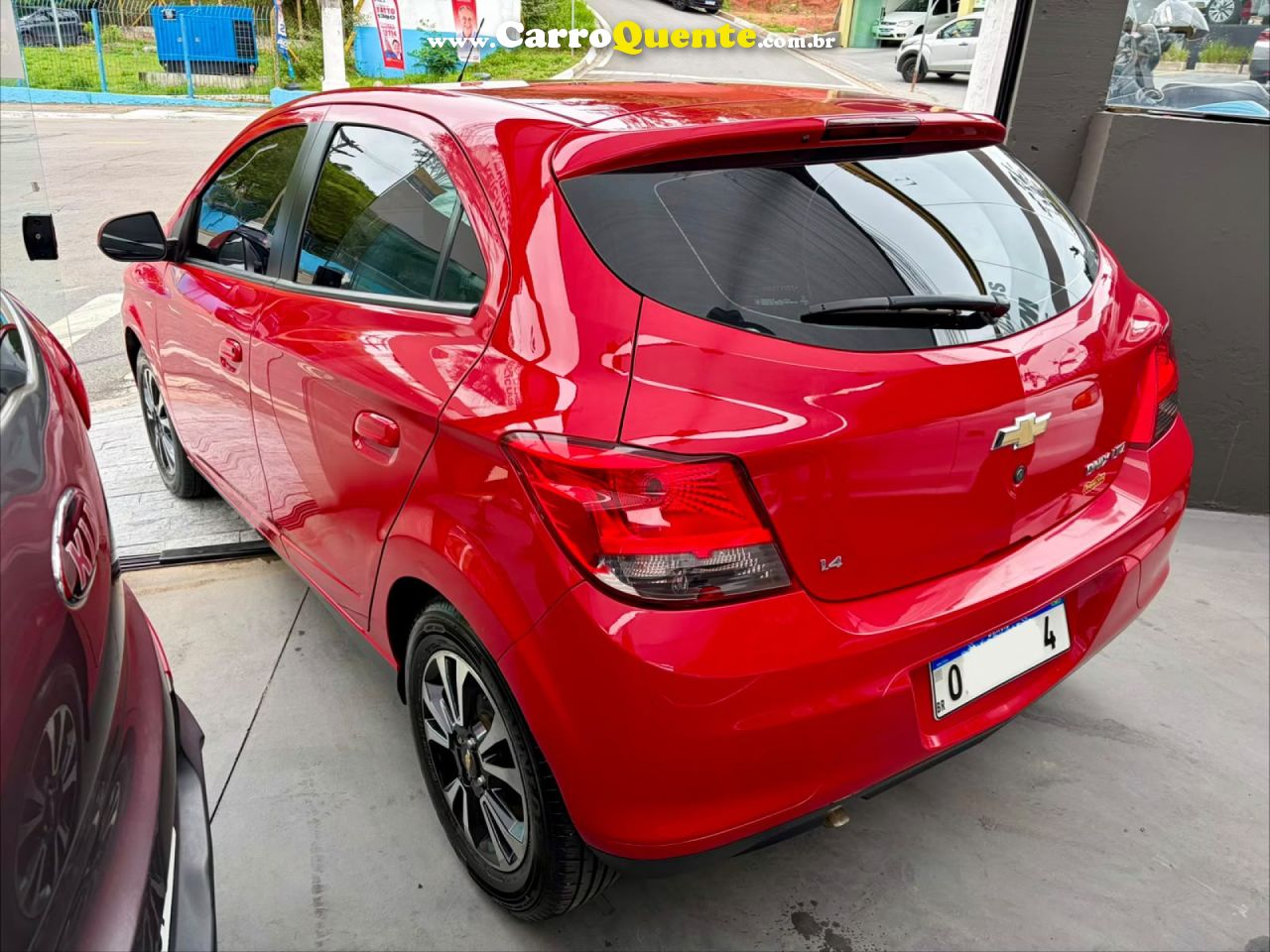 CHEVROLET   ONIX HATCH LTZ 1.4 8V FLEXPOWER 5P MEC.   VERMELHO 2015 1.4 FLEX - Loja