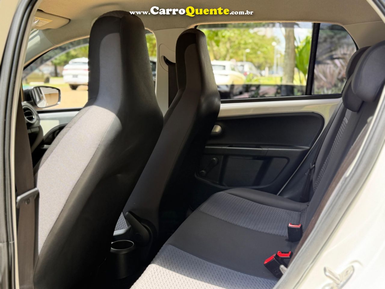 VOLKSWAGEN UP 1.0 MPI MOVE UP 12V 2018 - Loja