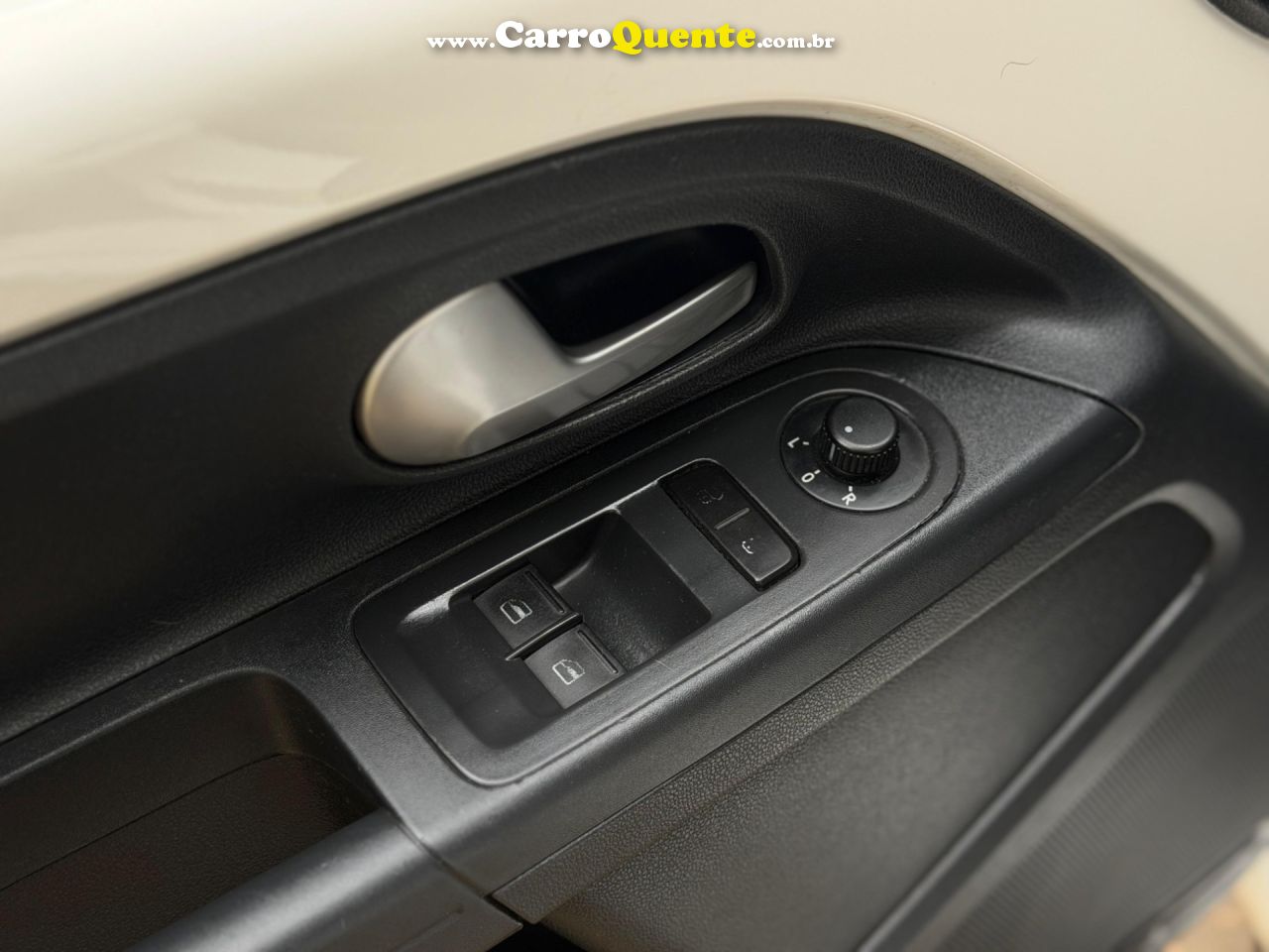 VOLKSWAGEN UP 1.0 MPI MOVE UP 12V 2018 - Loja