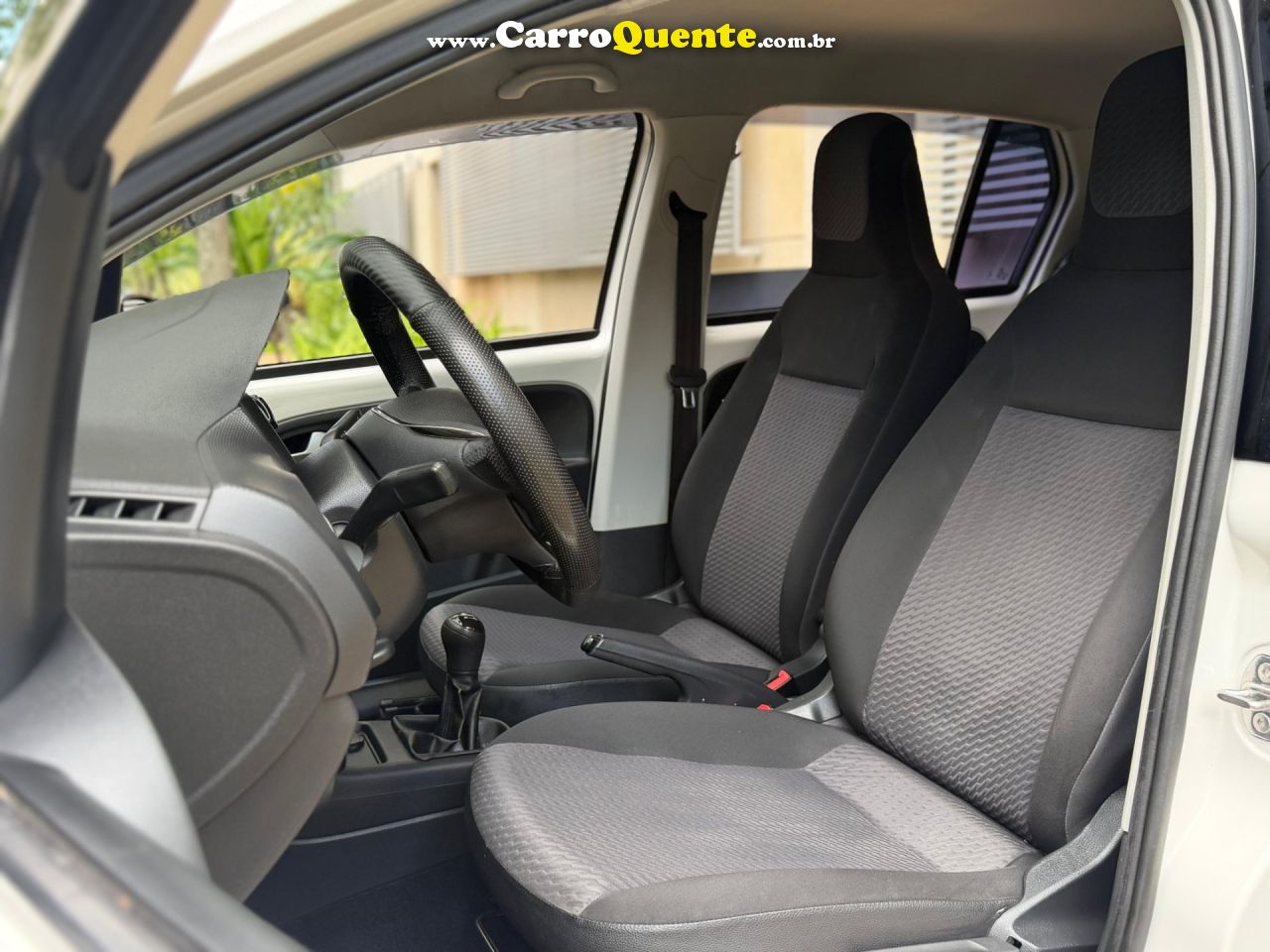 VOLKSWAGEN UP 1.0 MPI MOVE UP 12V 2018 - Loja