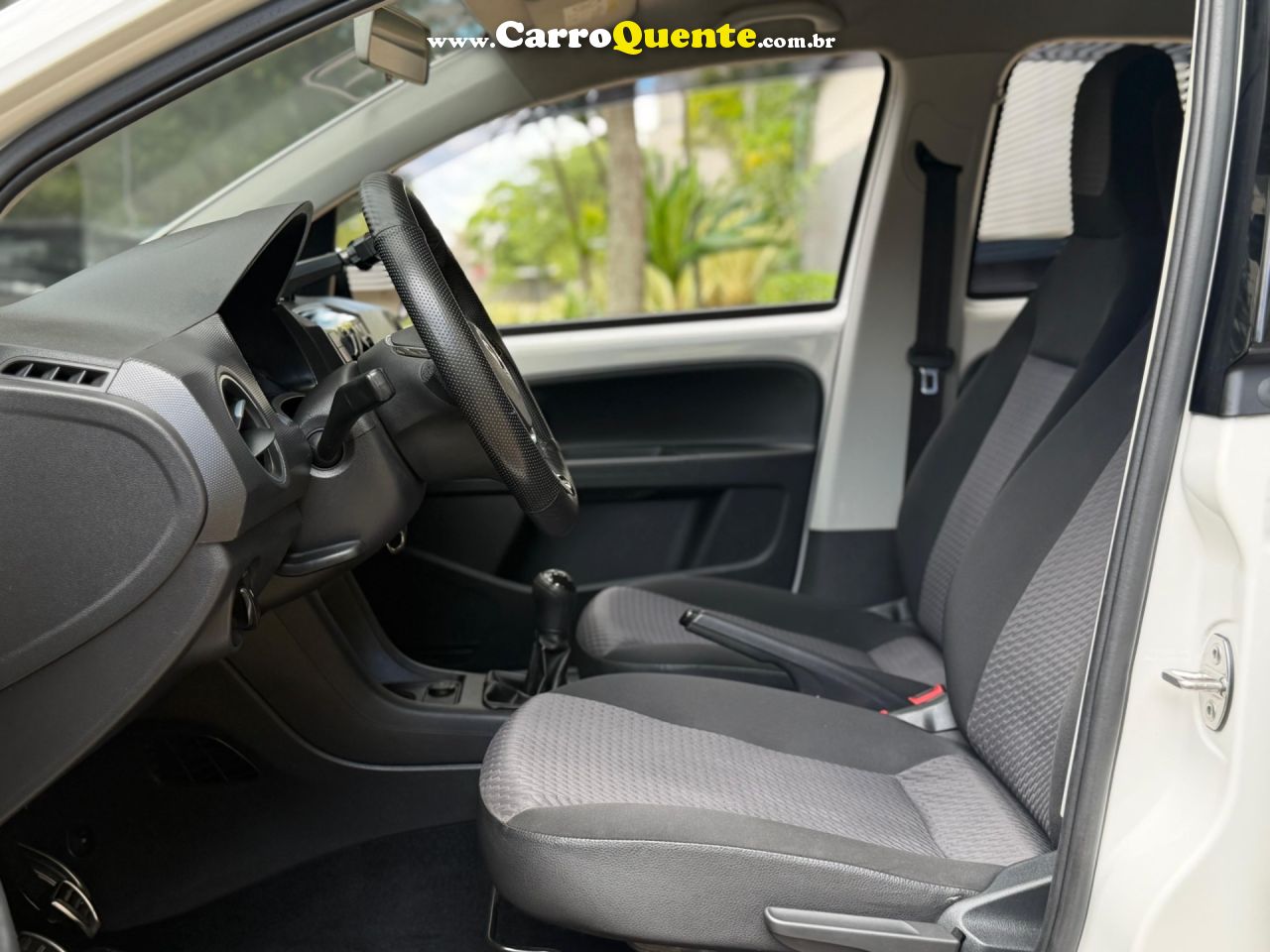 VOLKSWAGEN UP 1.0 MPI MOVE UP 12V 2018 - Loja