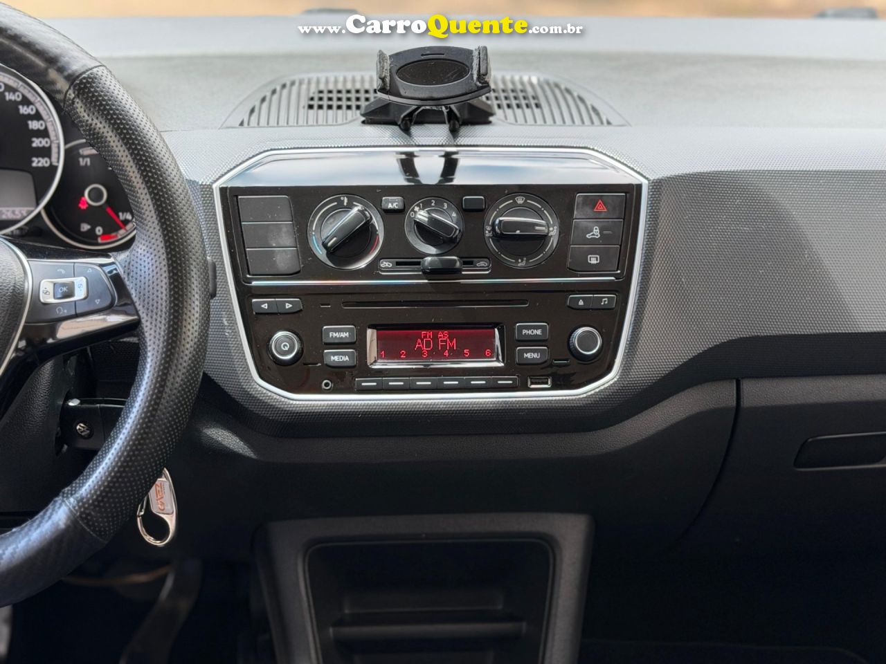 VOLKSWAGEN UP 1.0 MPI MOVE UP 12V 2018 - Loja