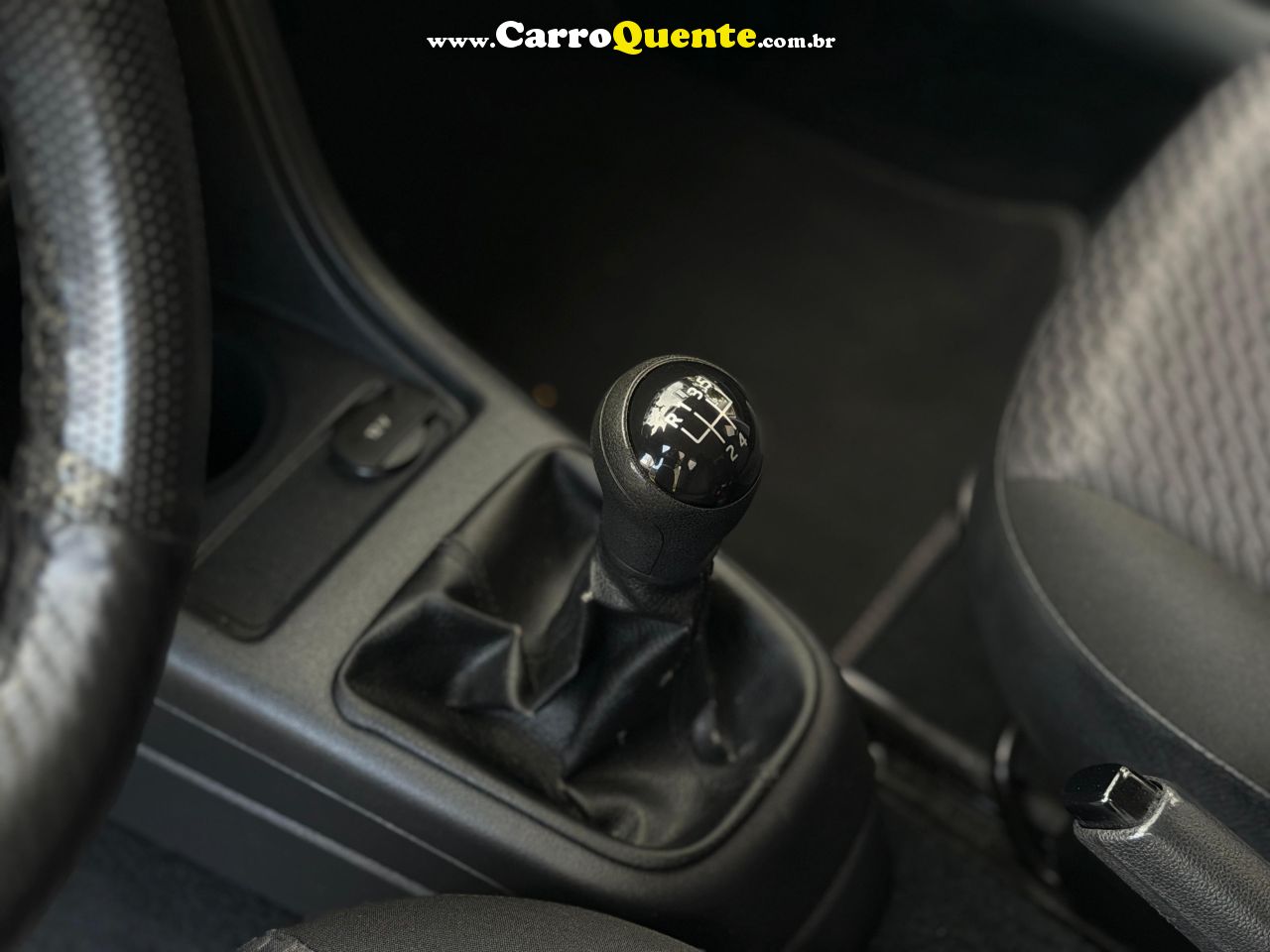 VOLKSWAGEN UP 1.0 MPI MOVE UP 12V 2018 - Loja
