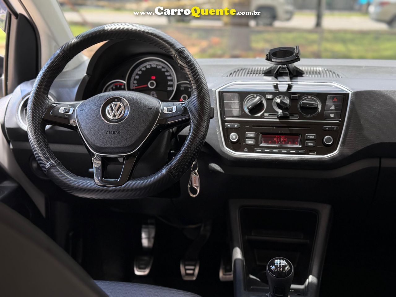 VOLKSWAGEN UP 1.0 MPI MOVE UP 12V 2018 - Loja