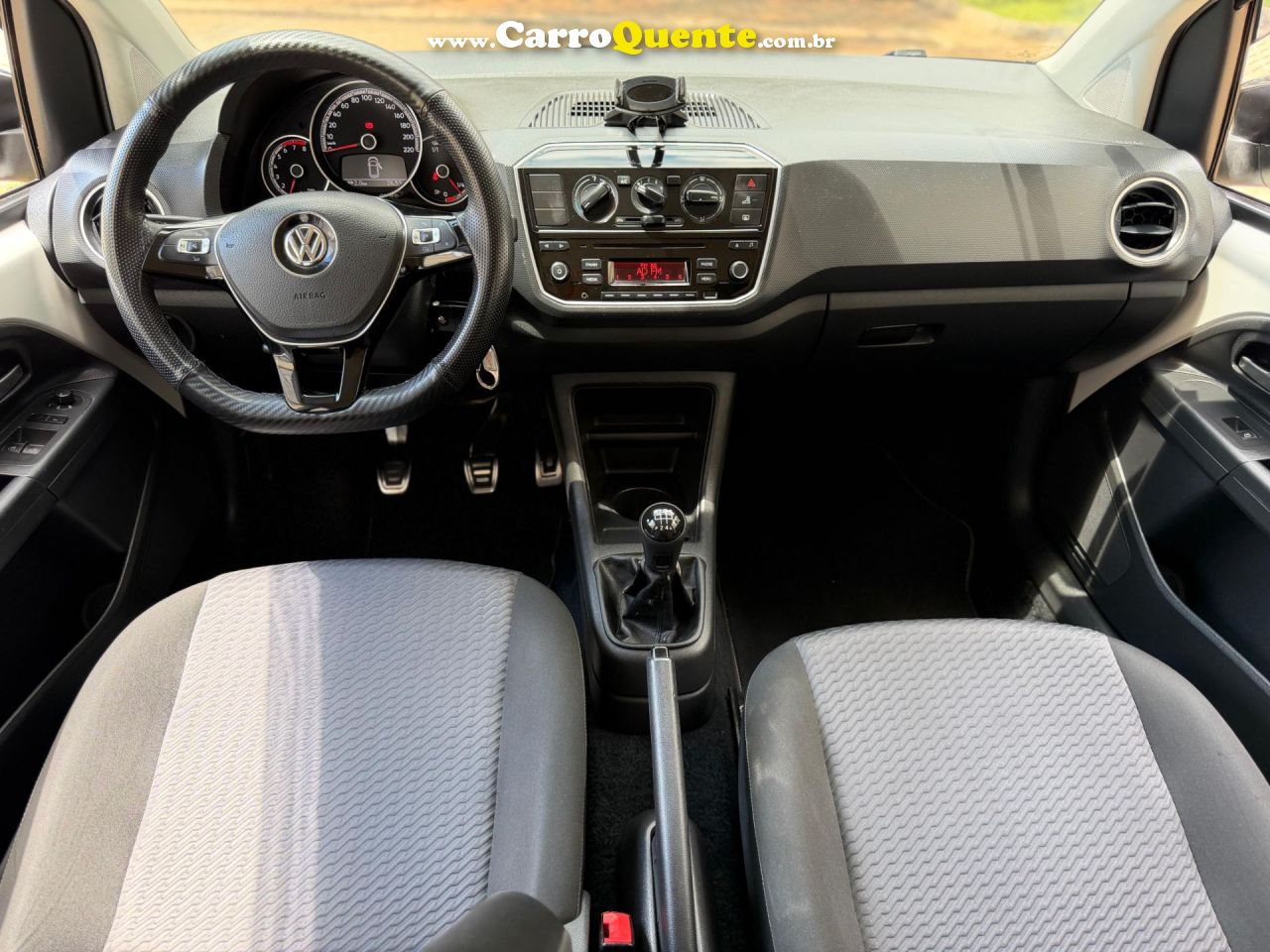 VOLKSWAGEN UP 1.0 MPI MOVE UP 12V 2018 - Loja