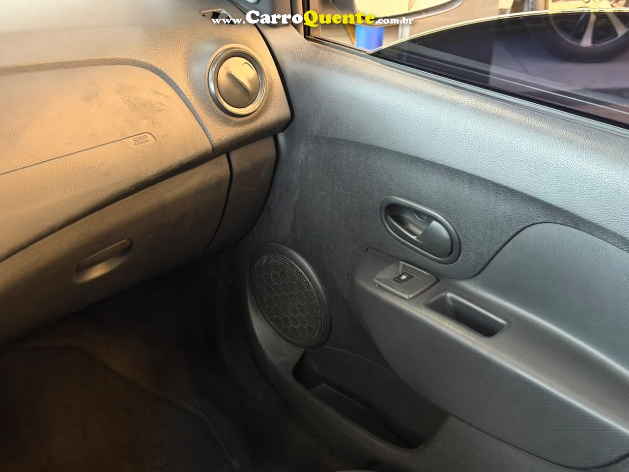 RENAULT SANDERO 1.0 12V SCE AUTHENTIQUE 2018 - Loja
