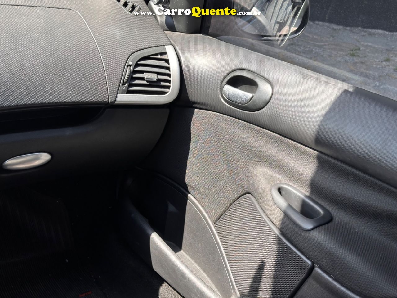 PEUGEOT 207 1.4 XR 8V 2013 - Loja