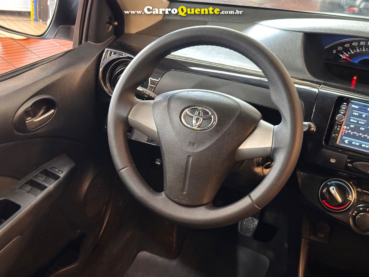 TOYOTA ETIOS 1.3 16V 2014 - Loja