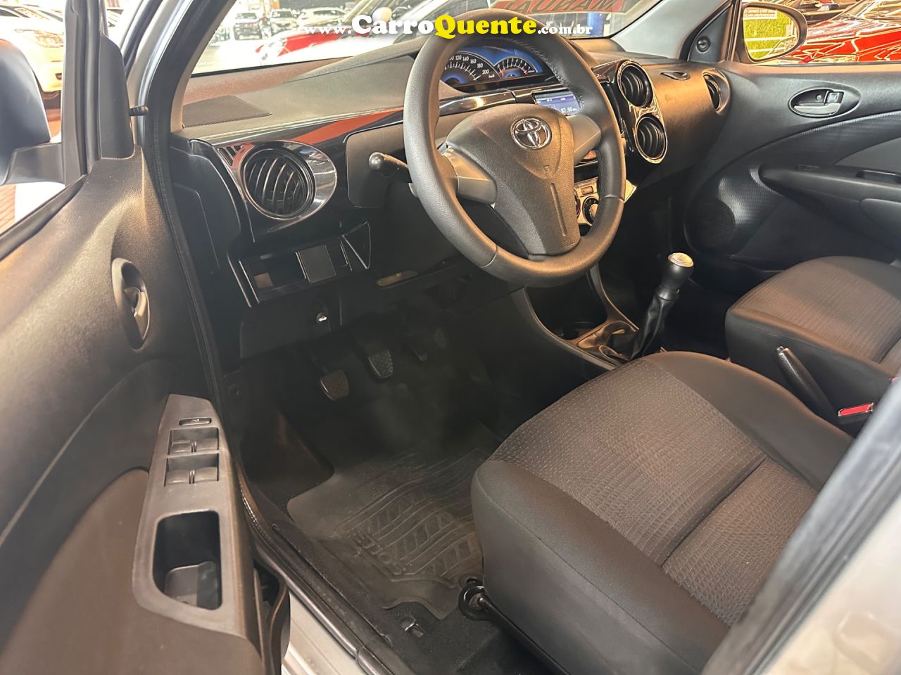 TOYOTA ETIOS 1.3 16V 2014 - Loja