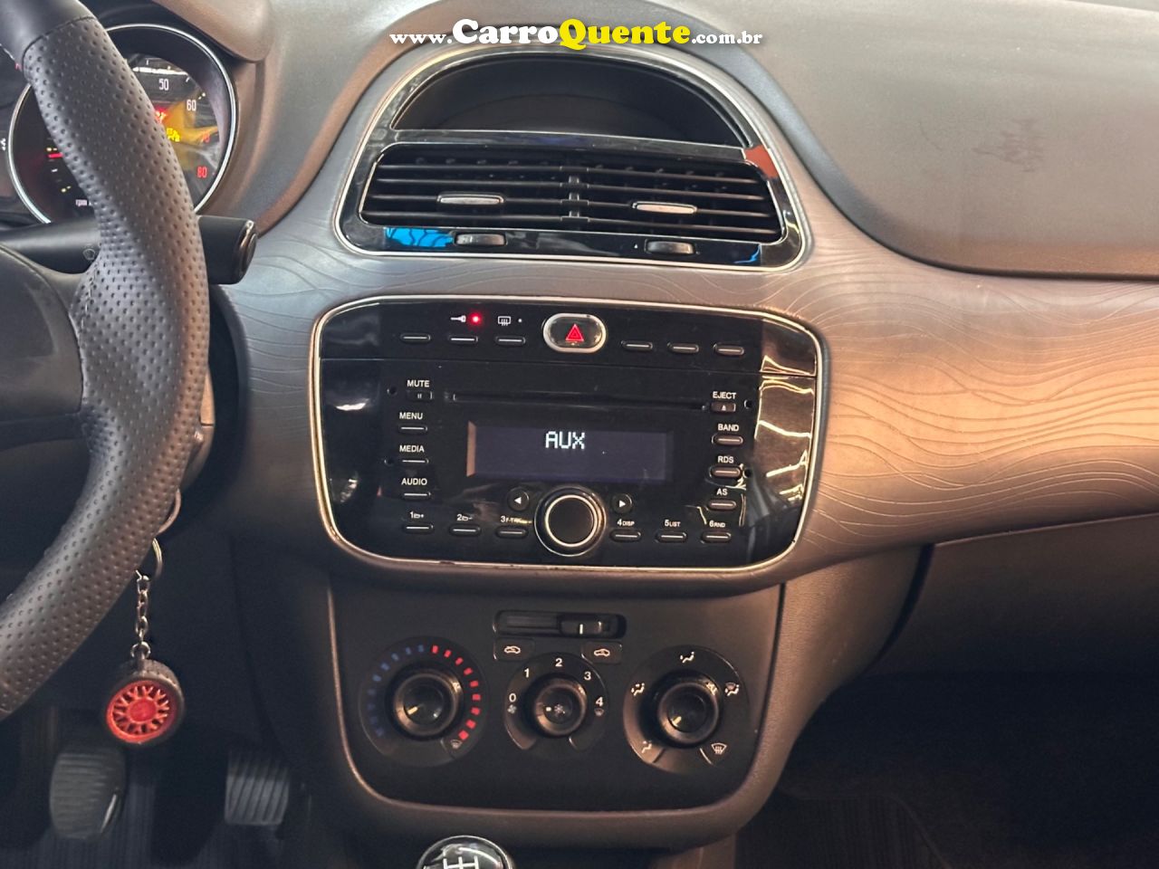FIAT PUNTO 1.6 ESSENCE 16V 2015 - Loja