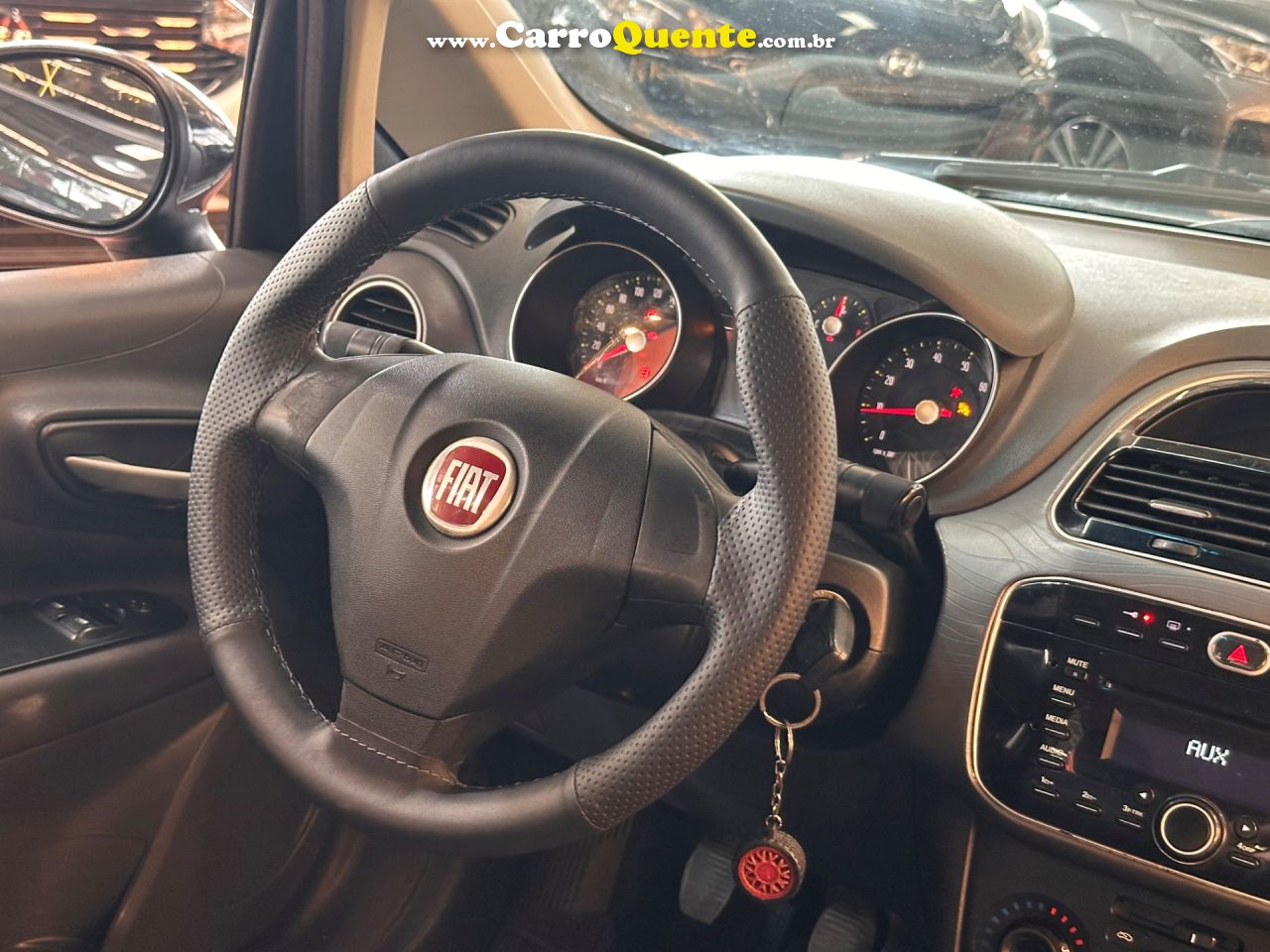 FIAT PUNTO 1.6 ESSENCE 16V 2015 - Loja