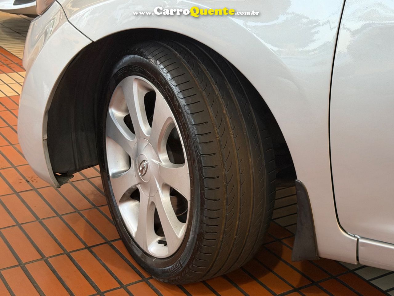 HYUNDAI ELANTRA 1.8 GLS 16V 2013 - Loja
