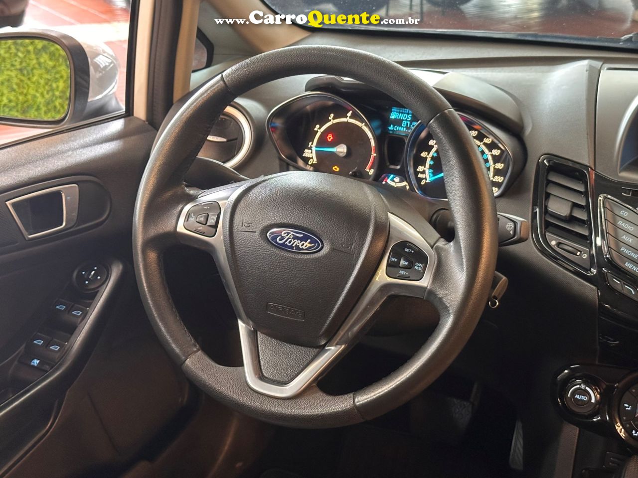 FORD FIESTA 1.6 SE HATCH 16V 2014 - Loja