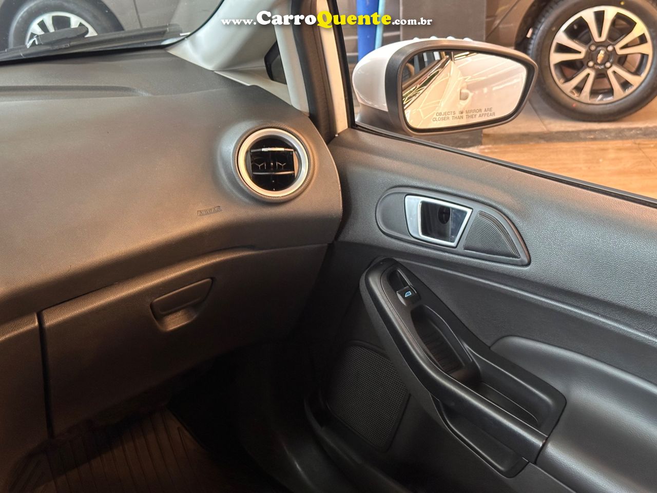 FORD FIESTA 1.6 SE HATCH 16V 2014 - Loja