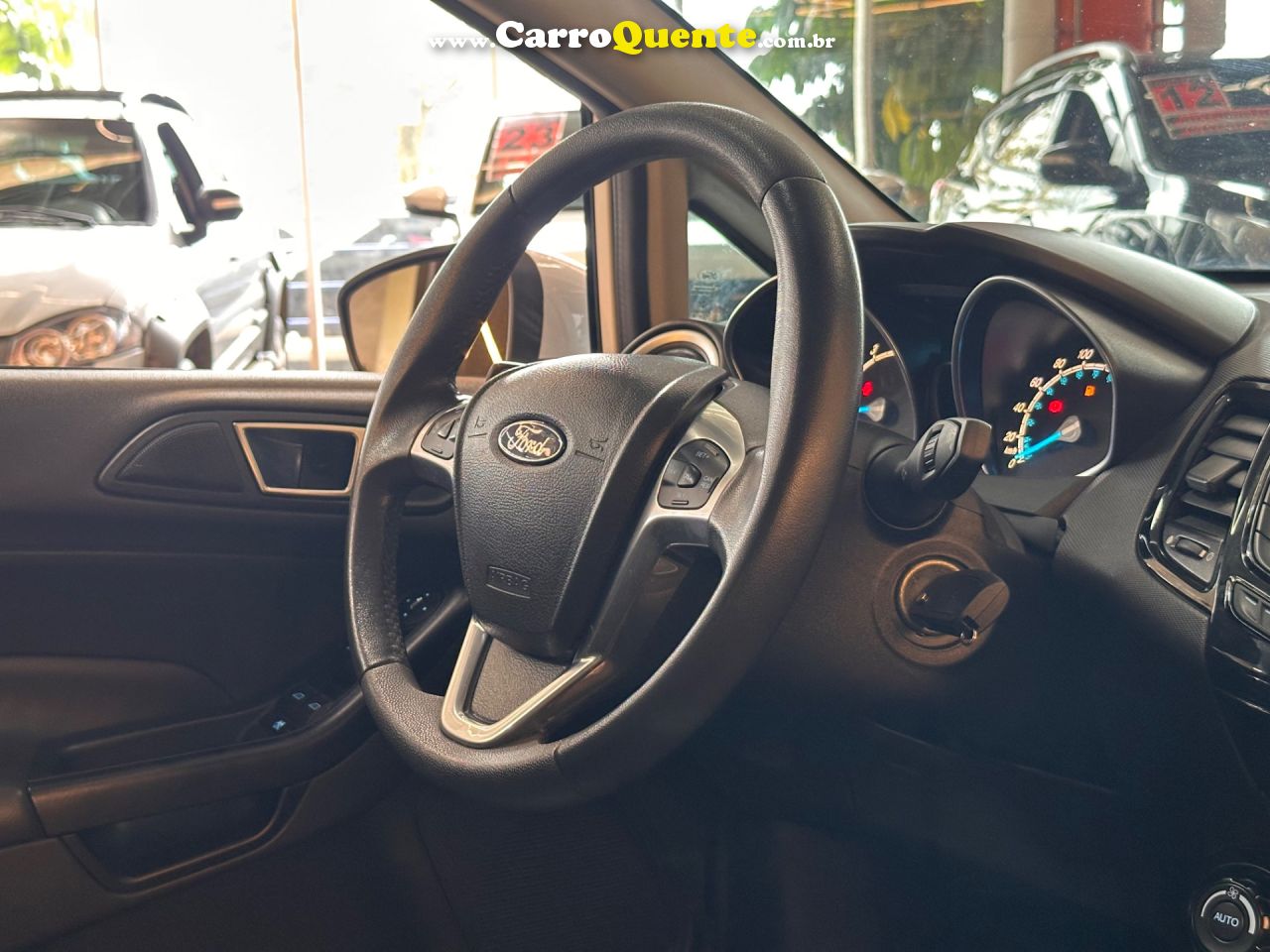 FORD FIESTA 1.6 SE HATCH 16V 2014 - Loja