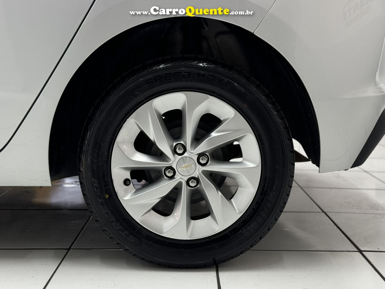 CHEVROLET   ONIX HATCH 1.0 12V FLEX 5P MEC.   PRATA 2023 1.0 FLEX - Loja