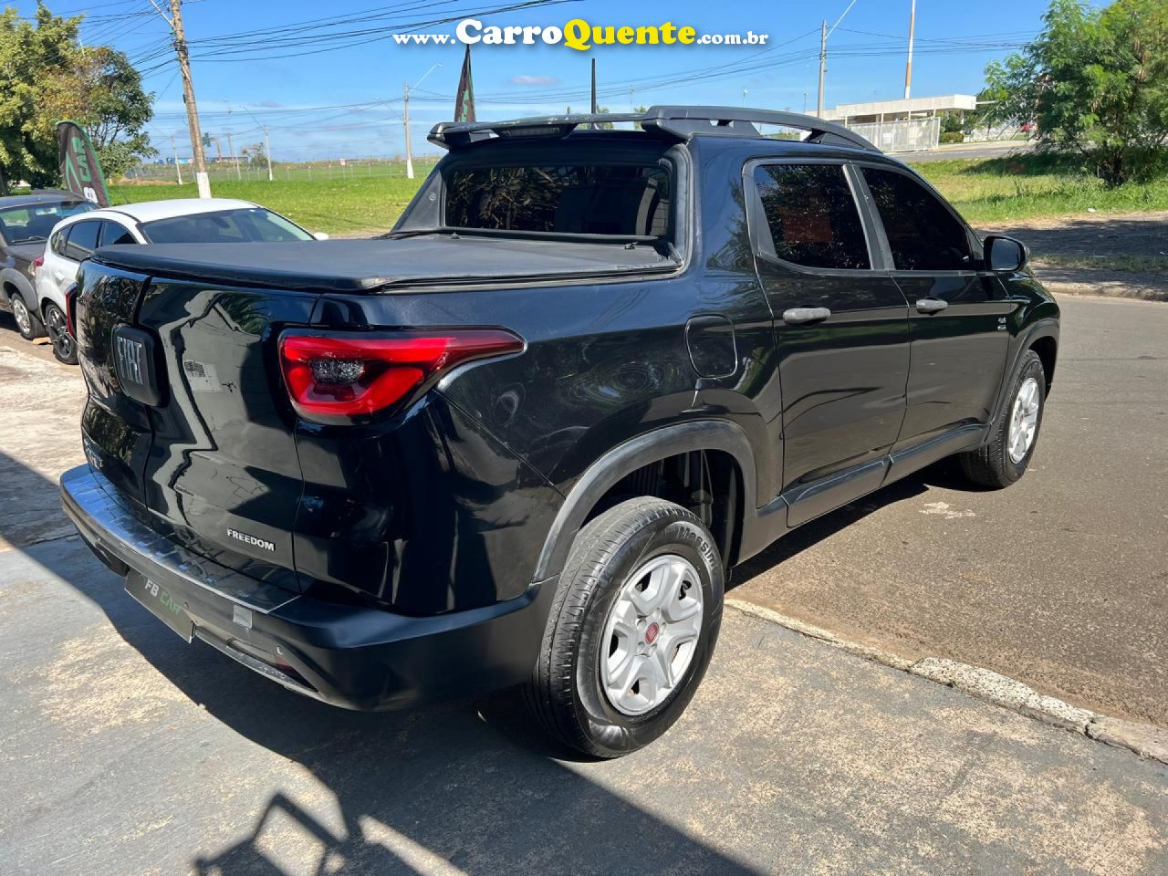 FIAT   TORO FREEDOM 2.0 16V 4X2 TB DIESEL MEC.   PRETO 2017 2.0 DIESEL - Loja