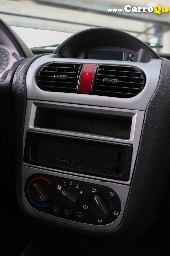 CHEVROLET   CORSA SED. PREMIUM 1.4 8V ECONOFLEX 4P   PRATA 2010 1.4 FLEX - Loja