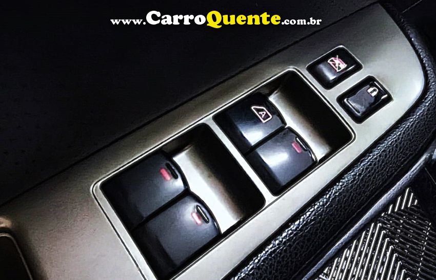 Nissan TIIDA 1.8 SL 16V FLEX 4P AUTOMÁTICO - Loja