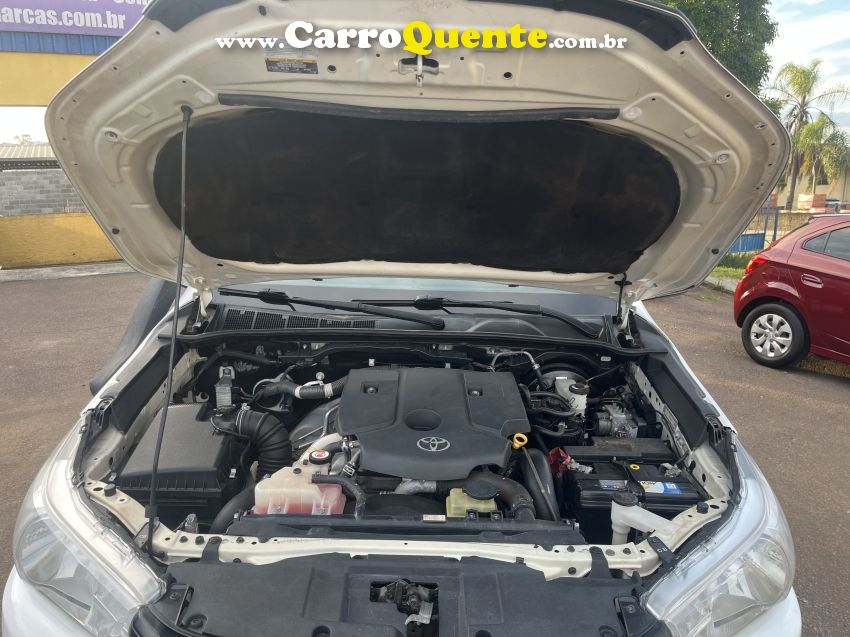 Toyota HILUX 2.8 4X4 CS 16V TURBO DIESEL 2P MANUAL - Loja
