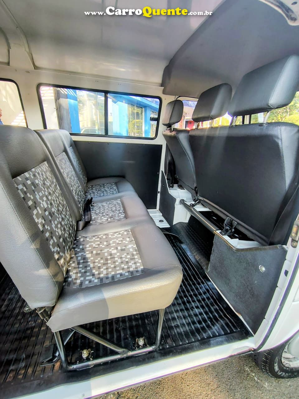 VOLKSWAGEN KOMBI 1.4 MI STD LOTACÃO 8V 2013 - Loja