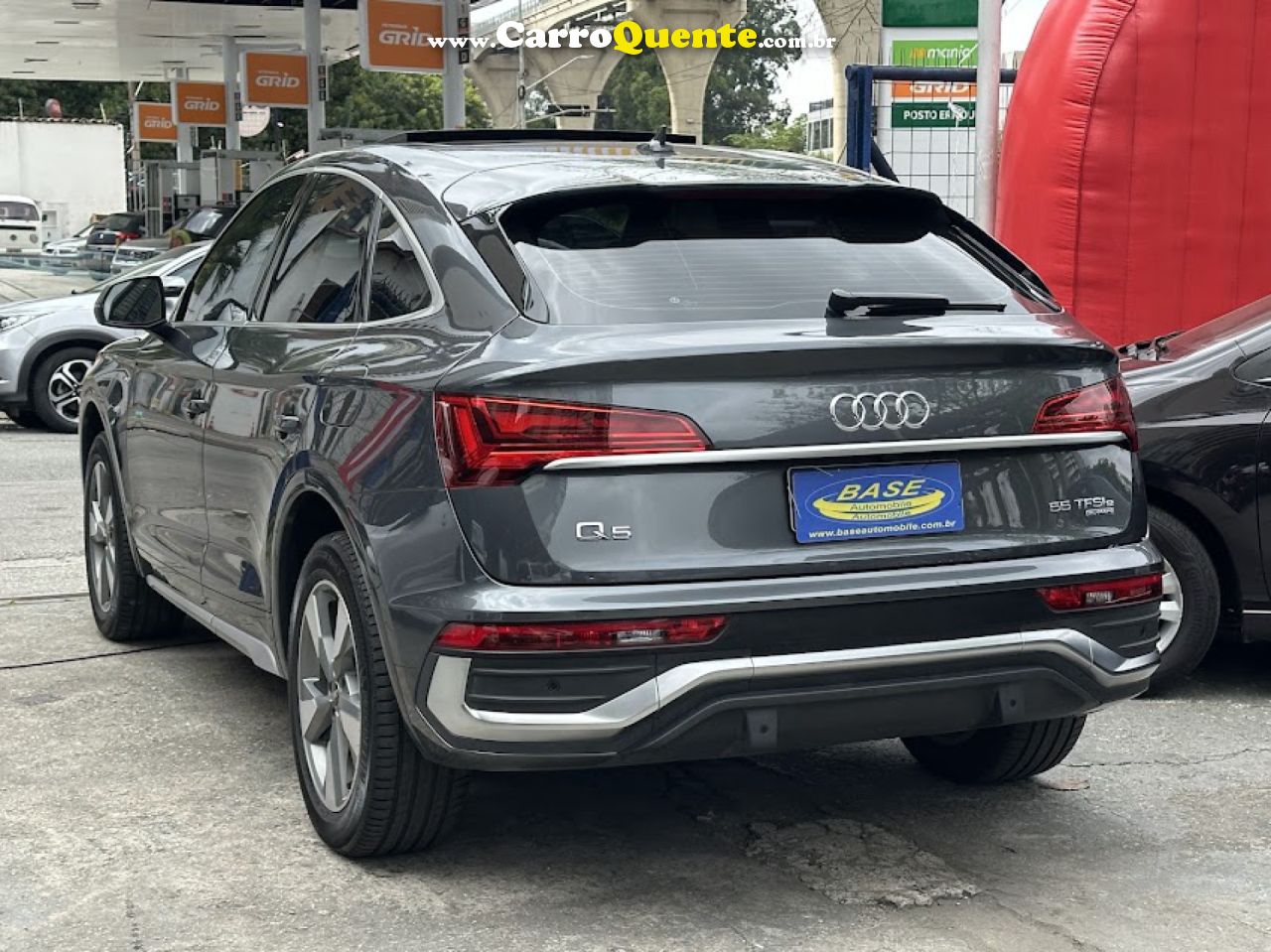 AUDI   Q5 PERFORMANCE 2.0 TFSIE S.TR. QT (HIB.)   CINZA 2024 2.0 GASOLINA E ELÉTRICO - Loja