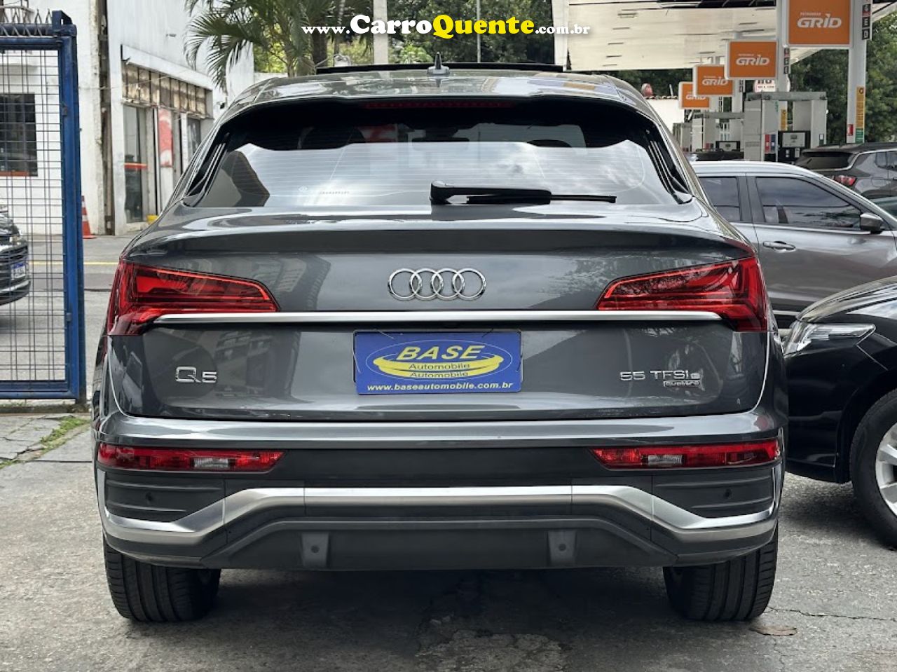 AUDI   Q5 PERFORMANCE 2.0 TFSIE S.TR. QT (HIB.)   CINZA 2024 2.0 GASOLINA E ELÉTRICO - Loja