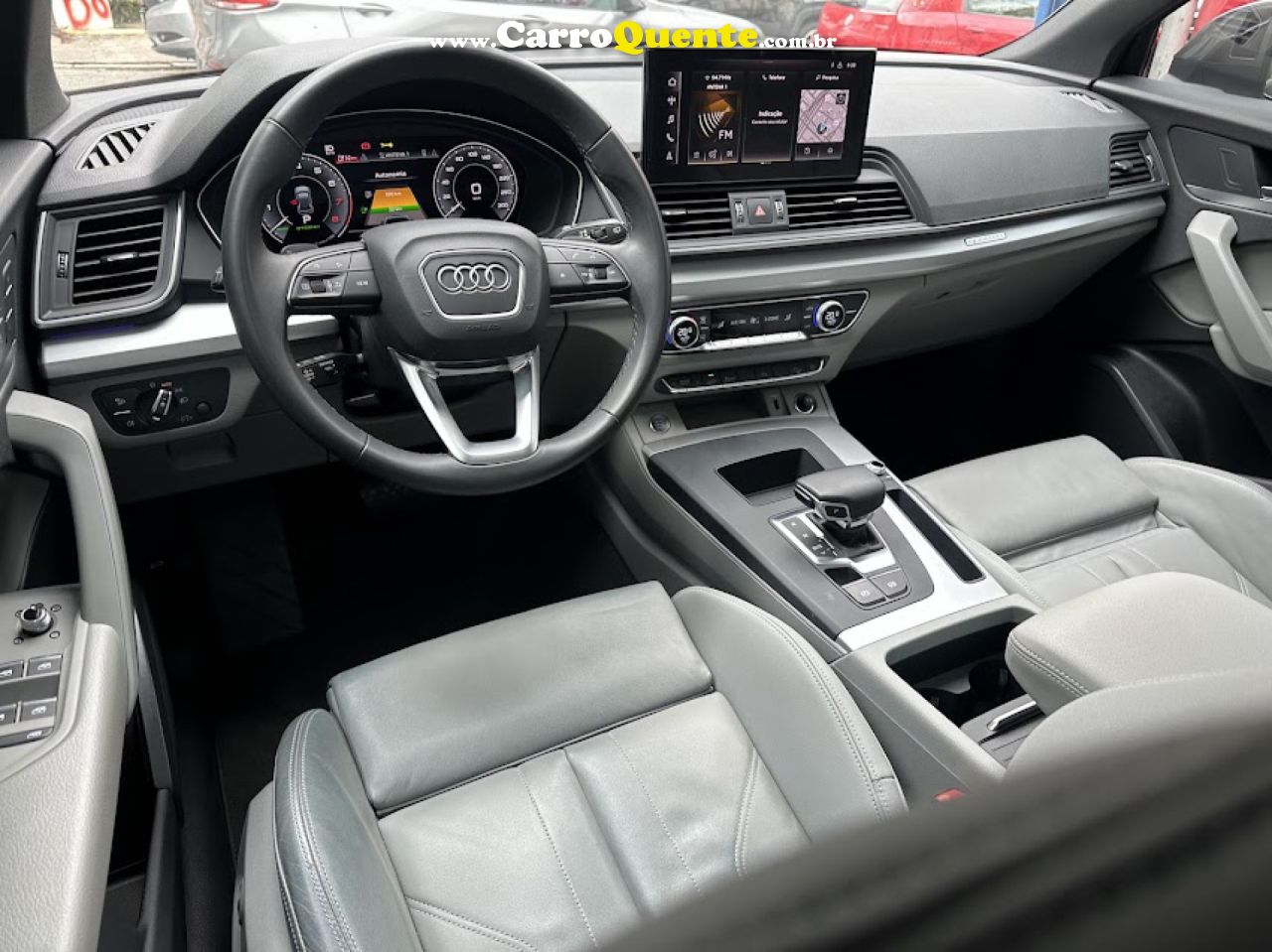 AUDI   Q5 PERFORMANCE 2.0 TFSIE S.TR. QT (HIB.)   CINZA 2024 2.0 GASOLINA E ELÉTRICO - Loja