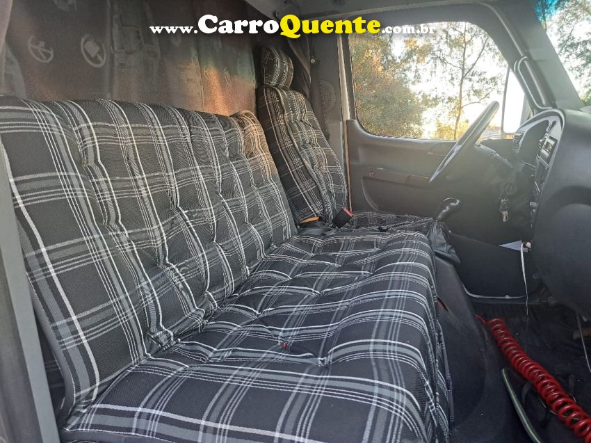 Mercedes-Benz Accelo 1016 Accelo 1016 2p Baú - Loja