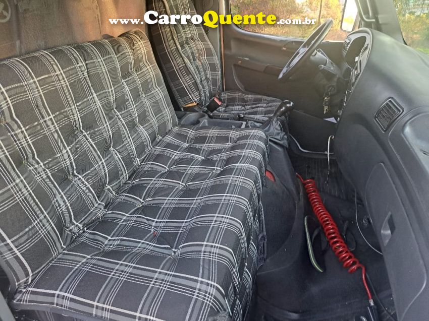 Mercedes-Benz Accelo 1016 Accelo 1016 2p Baú - Loja
