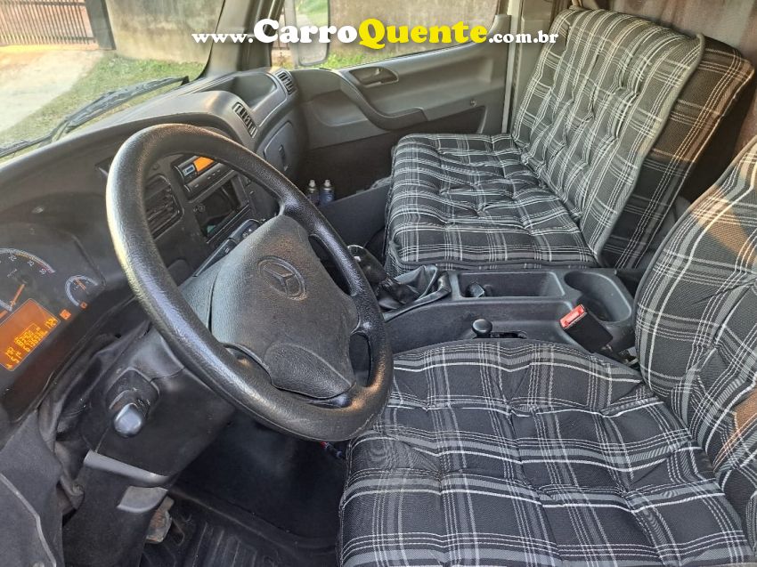 Mercedes-Benz Accelo 1016 Accelo 1016 2p Baú - Loja