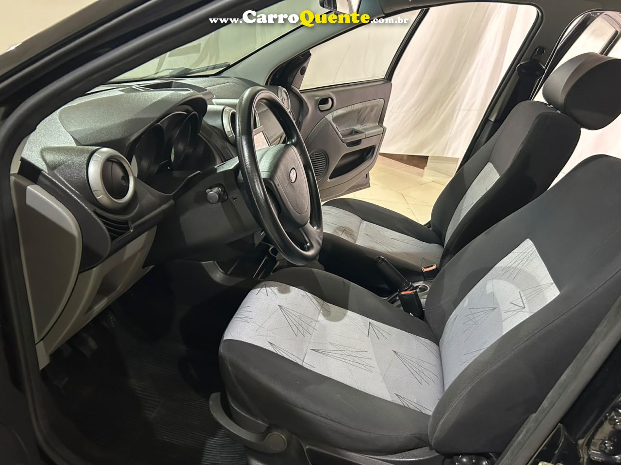 FORD FIESTA 1.0 MPI HATCH 8V 2009 - Loja