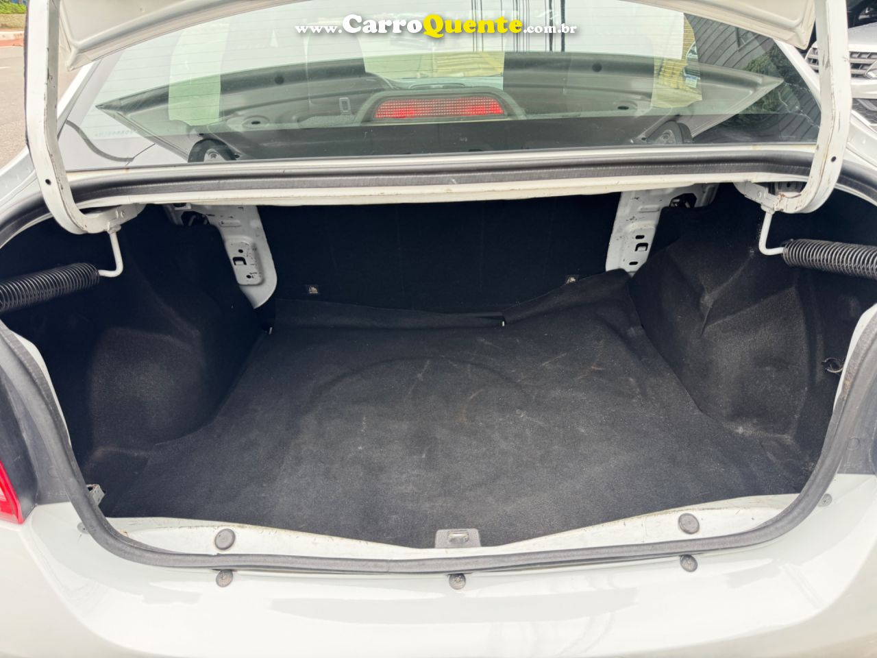 RENAULT LOGAN 1.0 12V SCE LIFE 2023 - Loja