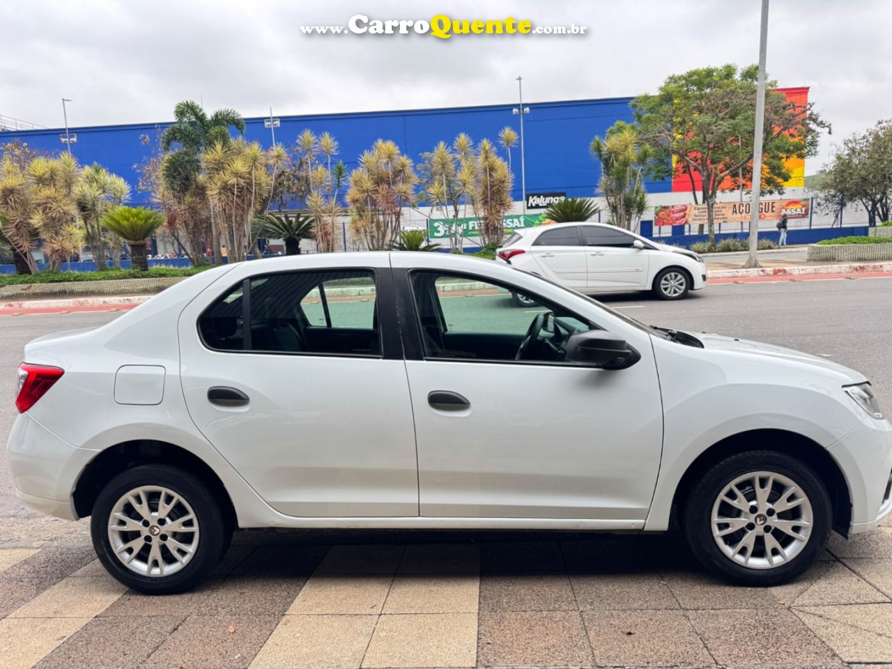RENAULT LOGAN 1.0 12V SCE LIFE 2023 - Loja